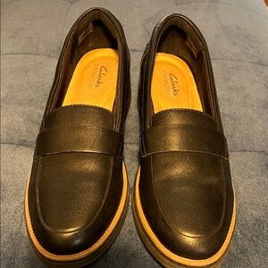 Clarks women’s Black and Tan Loafers- Brand New Never Worn Outside